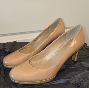 STUART WEITZMAN SIZE 8 Women's Pumps